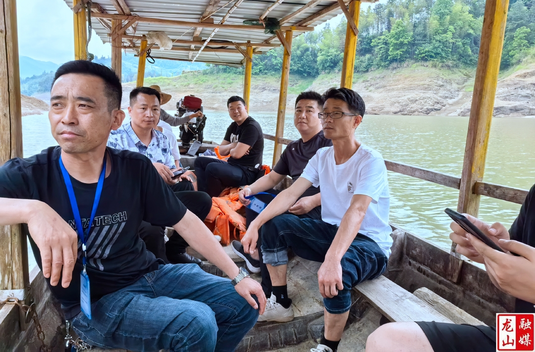 石牌镇开展防溺水及禁渔专项联合执法行动