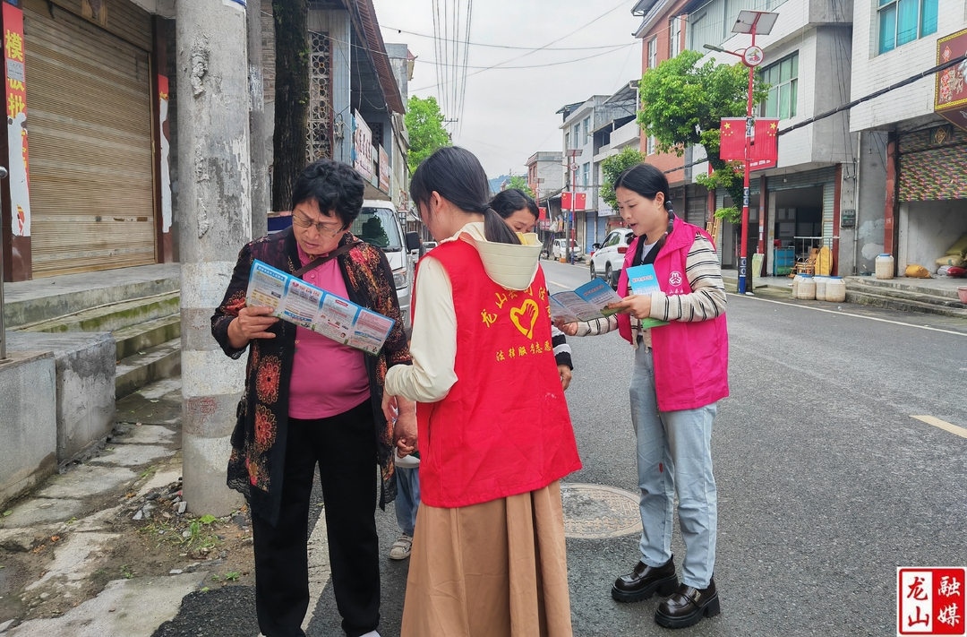 茨岩塘司法所开展农村法治宣传教育月暨民法典宣传活动