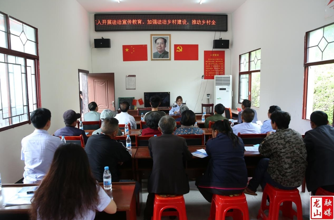 龙山税务：送法下乡“润”民心 法治宣传“零”距离
