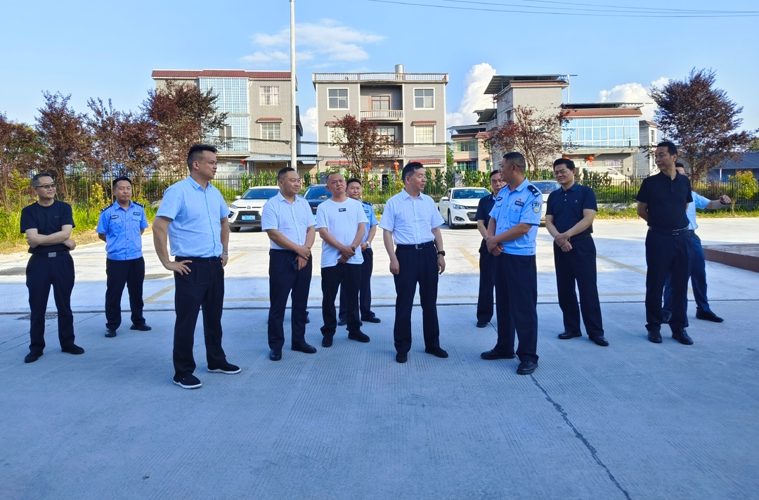 蒋建湘到龙山县调研道路交通安全管理工作