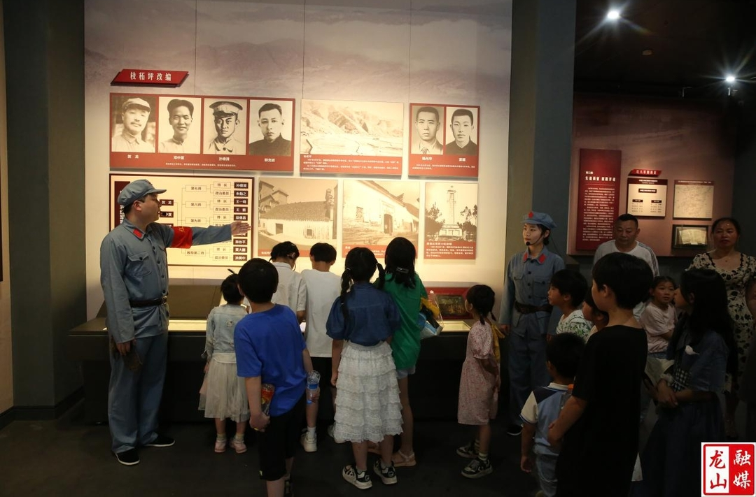 龙山税务：税伴童行助成长 红润童心怀英烈