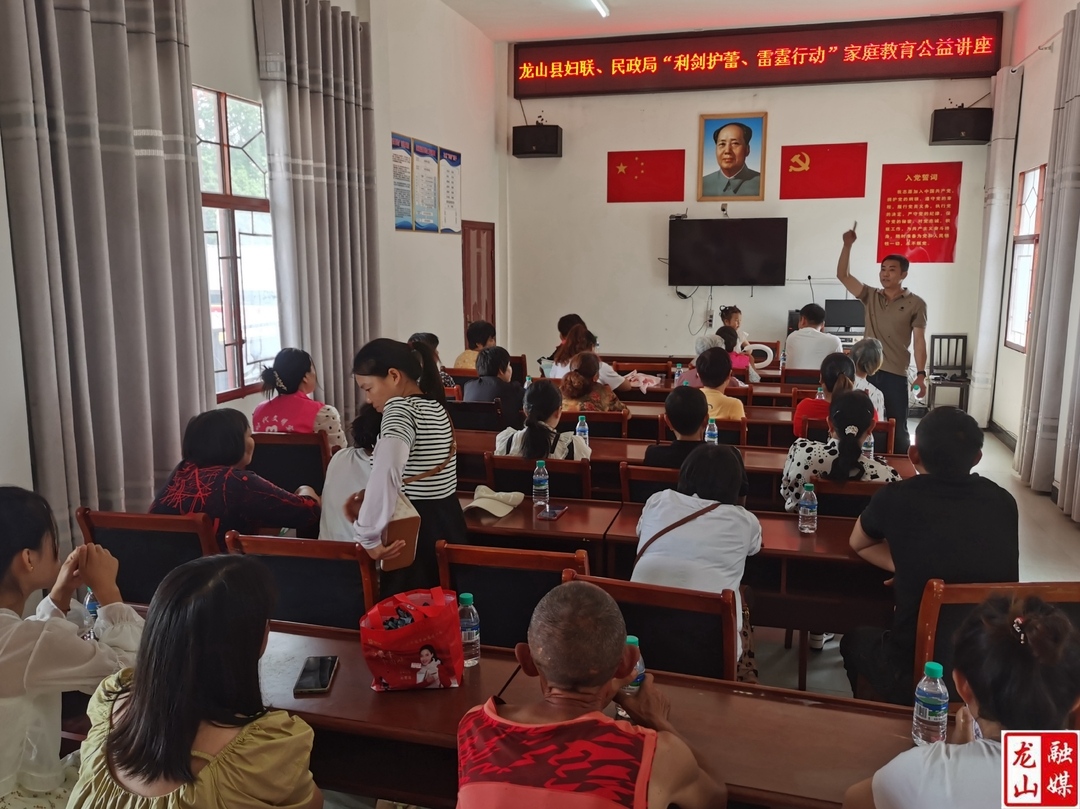 华塘街道联合县直部门开展家庭教育进社区活动