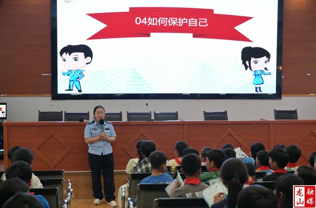 红岩溪镇开展“利剑护蕾”宣传活动