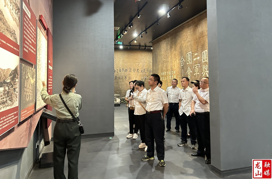 县交运局开展“重走红军路 建交通强县”活动