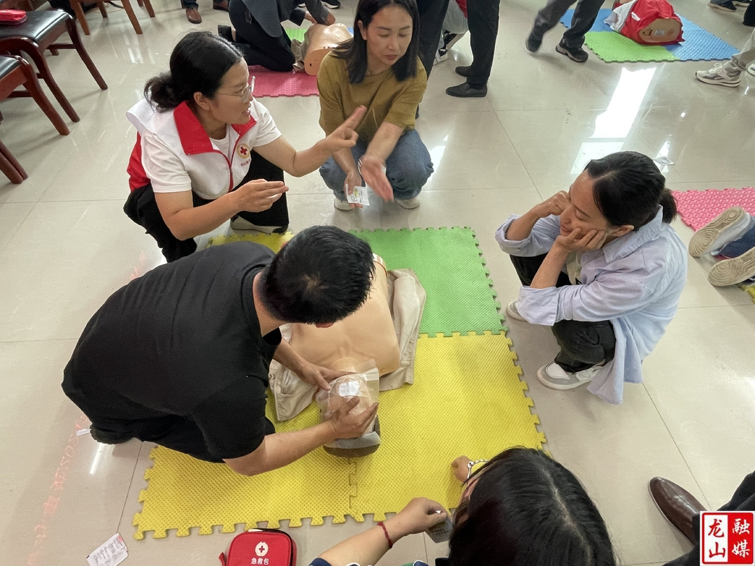 石羔街道联合县红十字会举办应急救护培训