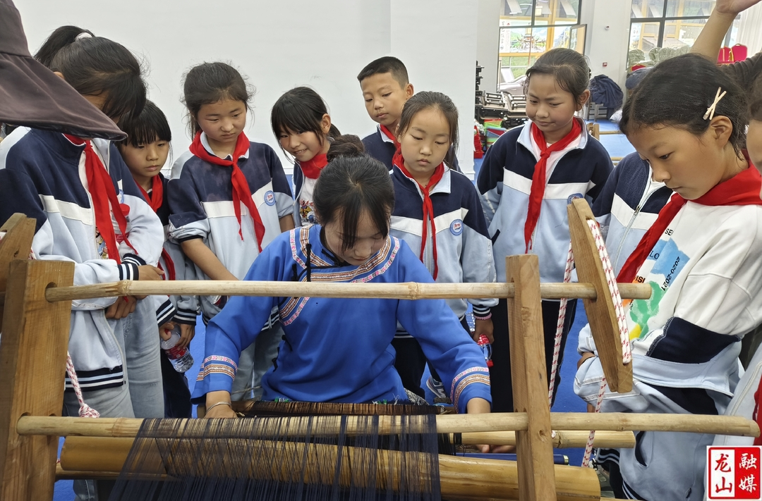 团县委开展“红领巾趣课堂”  校外实践活动