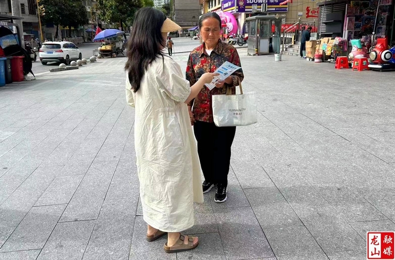 县财政局开展“利剑护蕾”宣传活动