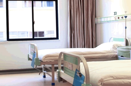 “无陪护”病房，究竟怎么陪？是否应全国推广？