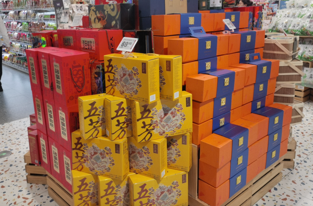 节日“氛围感”浓、龙舟赛带热餐饮——端午消费“热”力足