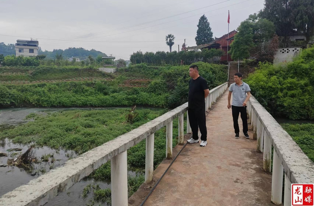 兴隆街道开展河道巡查行动