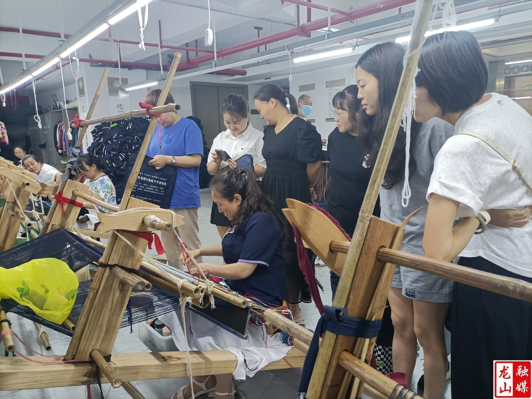 龙山县举办土家织锦技能培训劳务品牌建设培训班