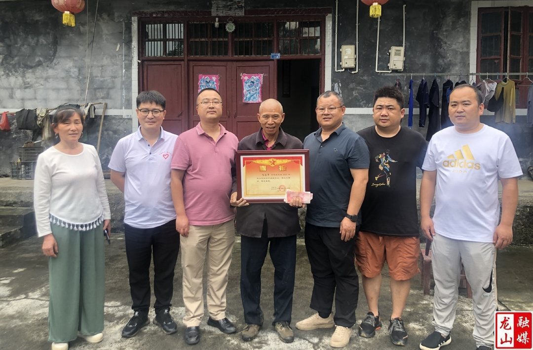 内溪乡：喜报送上门 拥军暖人心