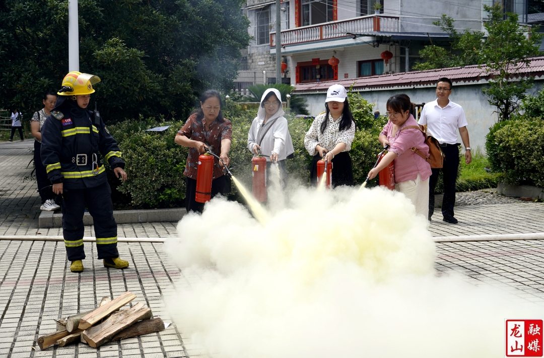 县民政领域暨养老服务机构安全生产工作培训会召开