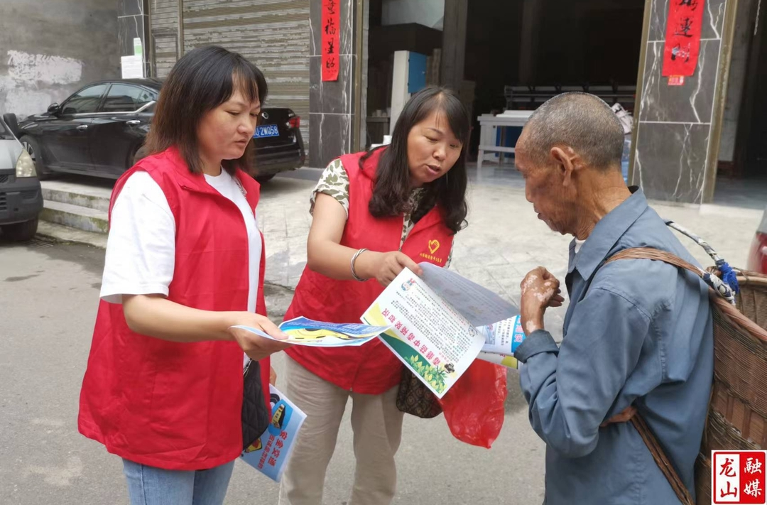 ​兴隆街道新时代文明实践所开展毒蘑菇防控宣传活动