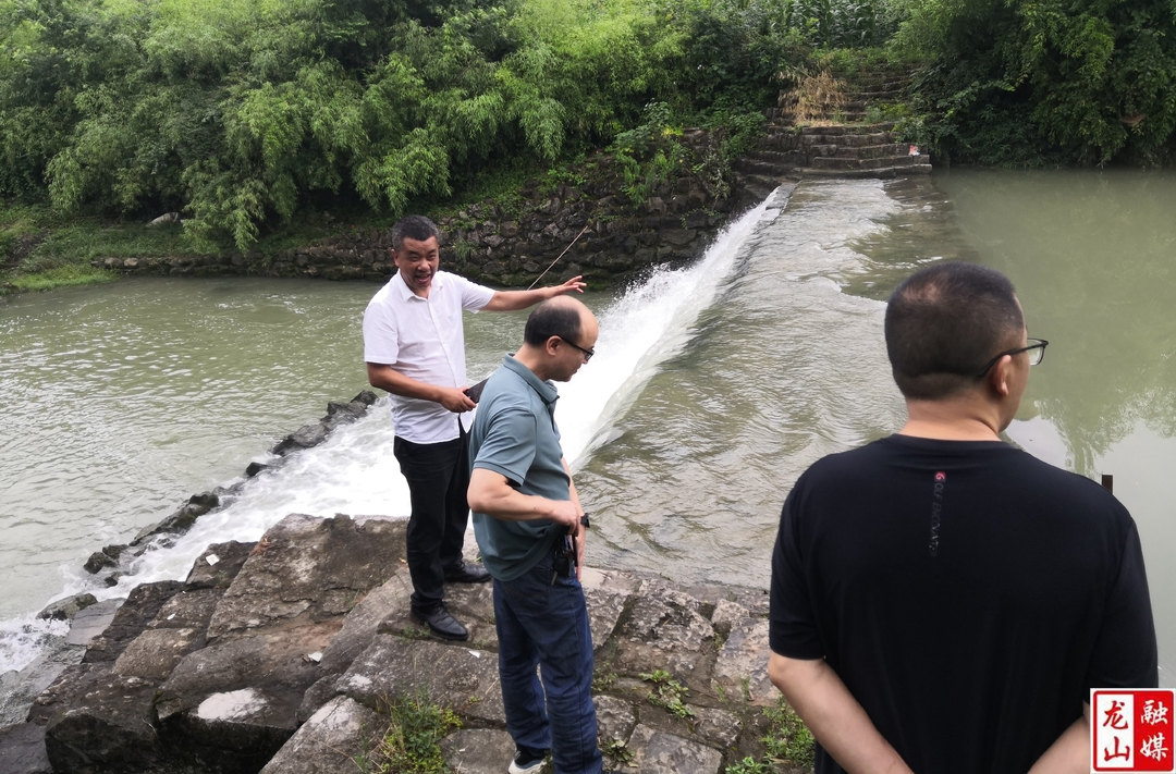 农车镇开展县人大代表进站及联系接待群众工作