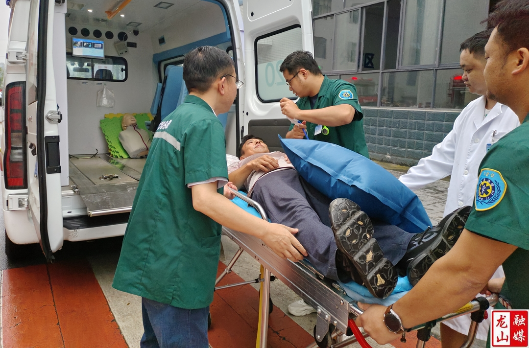 龙山县举行2024年“安全生产咨询日”应急演练活动