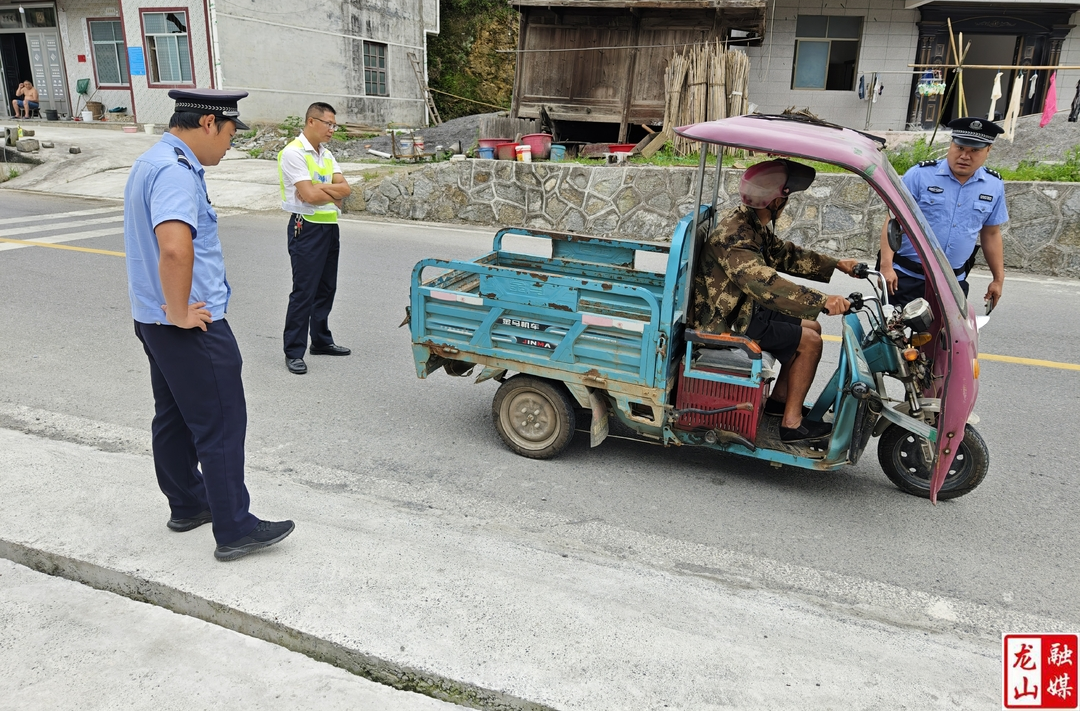 咱果乡开展“三无”车辆交通安全整治行动