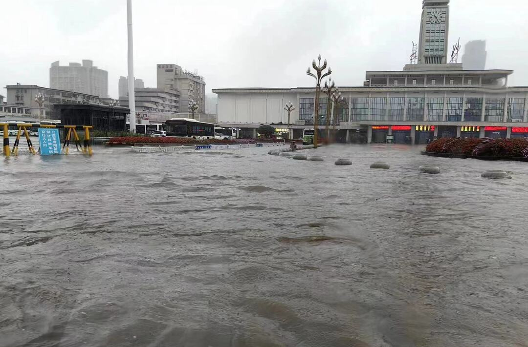 中小河流洪水和地质灾害是防范重点