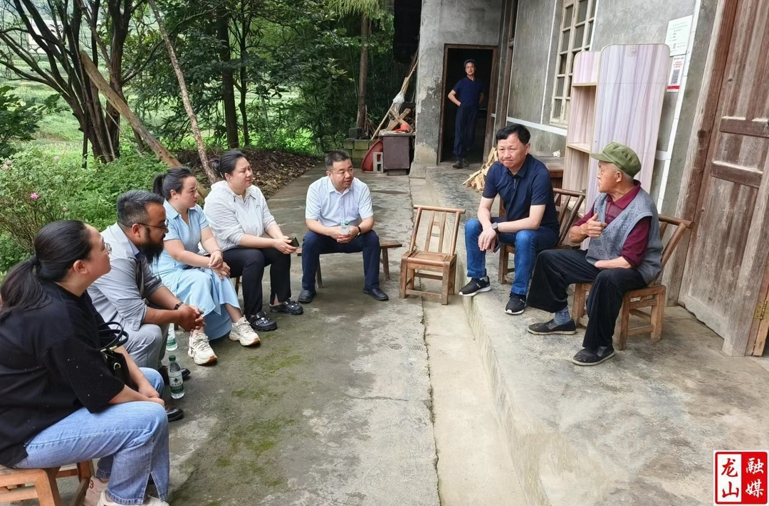 省残联在龙山县开展常态化结对帮扶困难重度残疾人工作