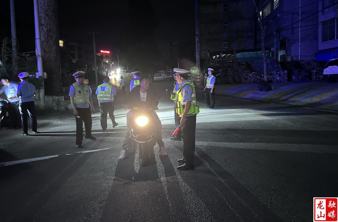 兴隆街道开展夜查酒驾行动