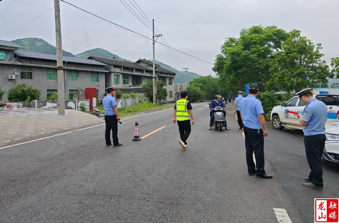 农车镇联合执法打造安全有序交通环境