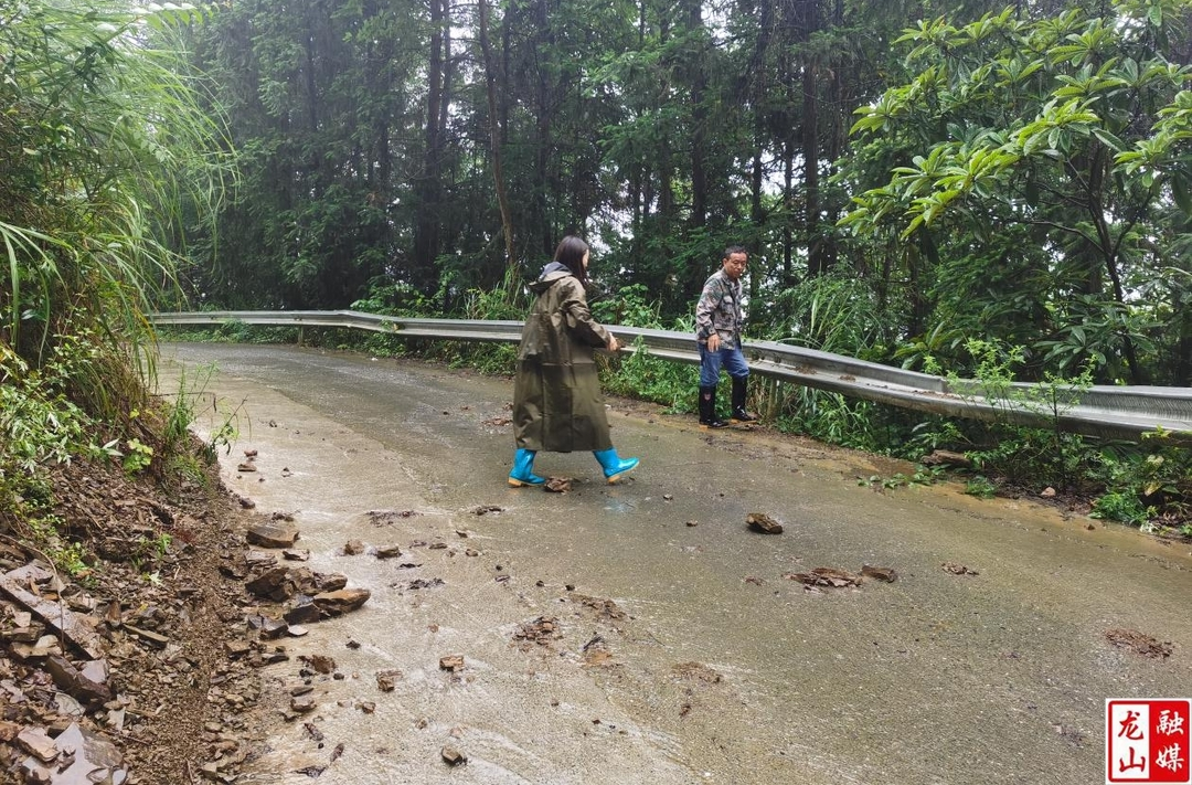石牌镇全力防汛护平安