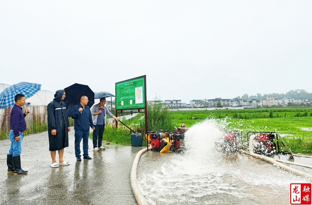 县农机事务中心：闻汛而动 积极帮助农户排涝救灾、生产自救