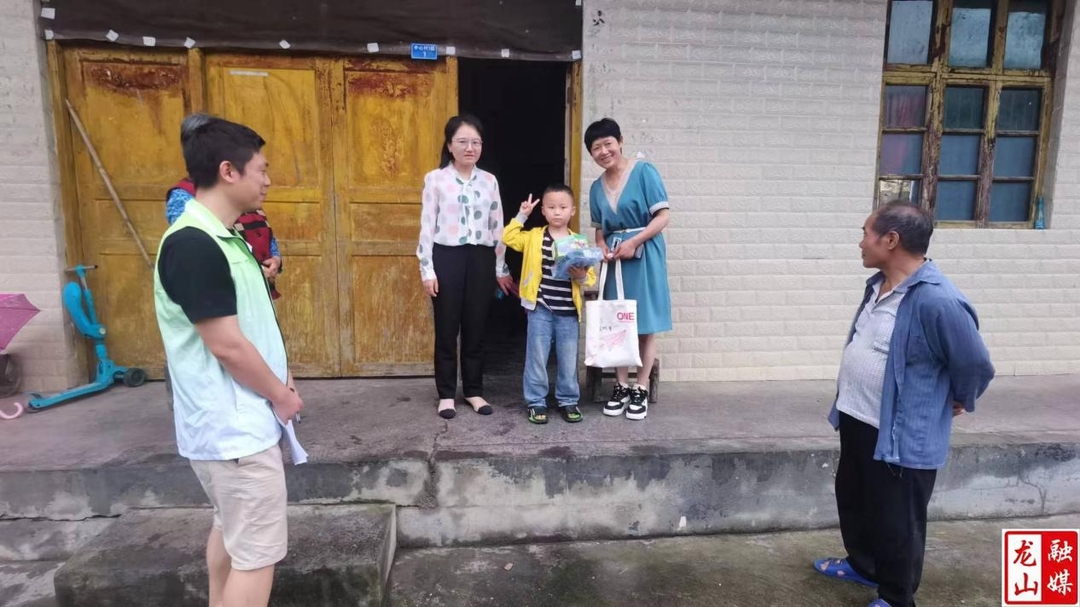 靛房镇开展“点亮微心愿 圆个微梦想”活动