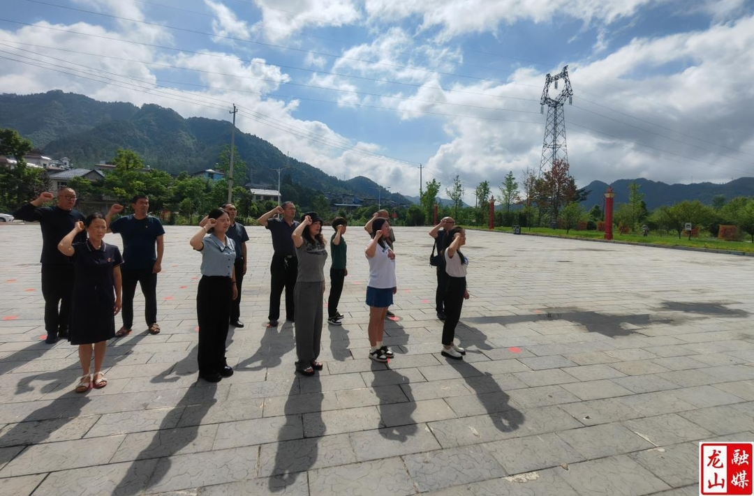 县文化旅游广电局开展“庆七一”活动