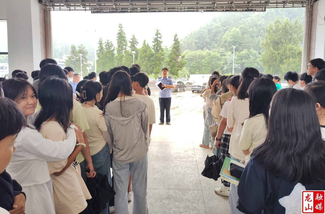 水田坝镇开展暑期安全宣传教育活动