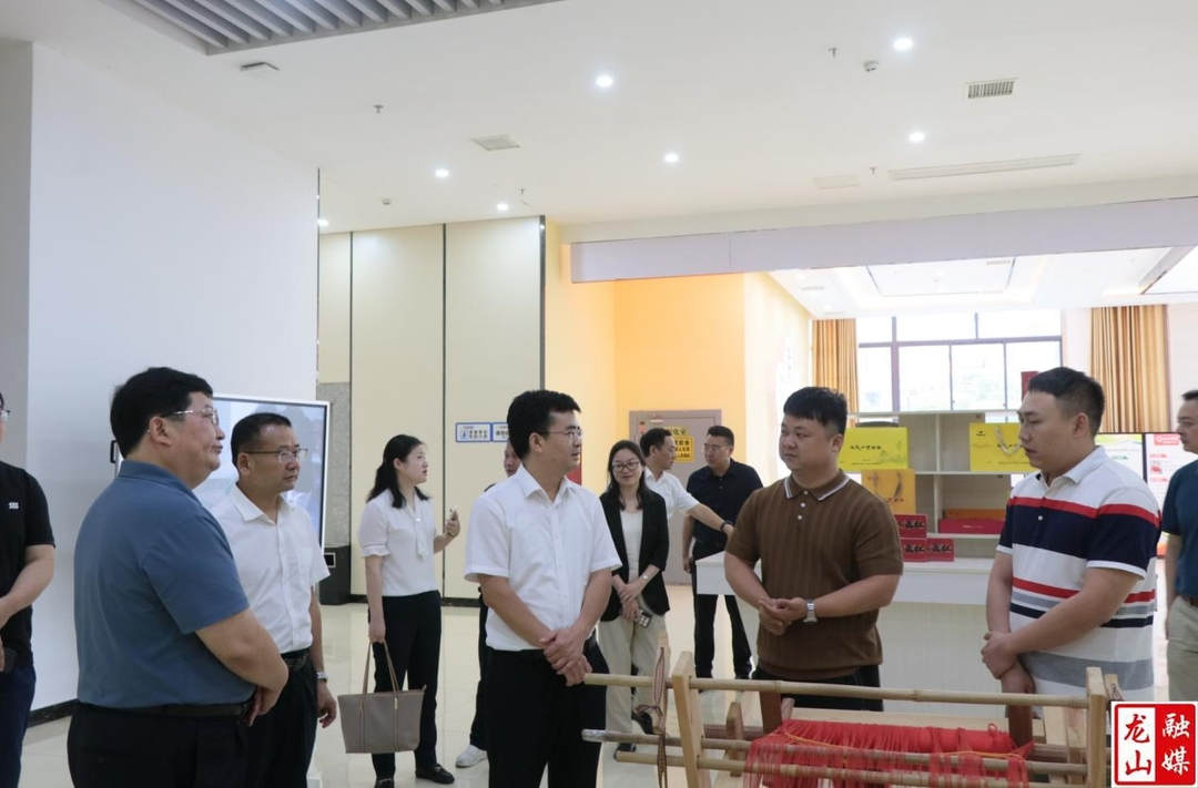 省人社厅一行来县就业创业孵化基地调研