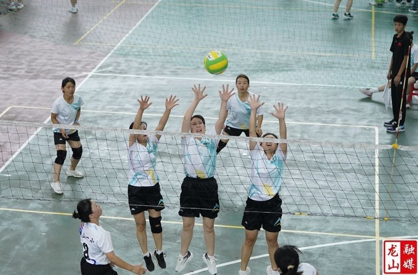 县教体系统举行男子篮球、女子气排球比赛（组图）