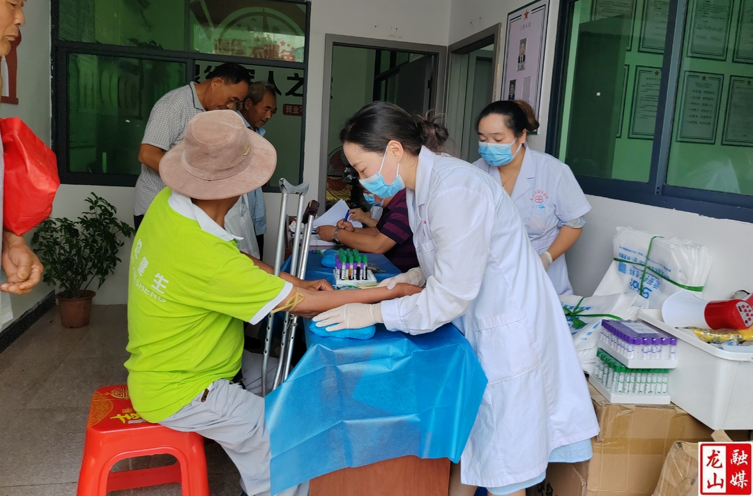 里耶镇：免费体检送下乡 关爱老兵送健康