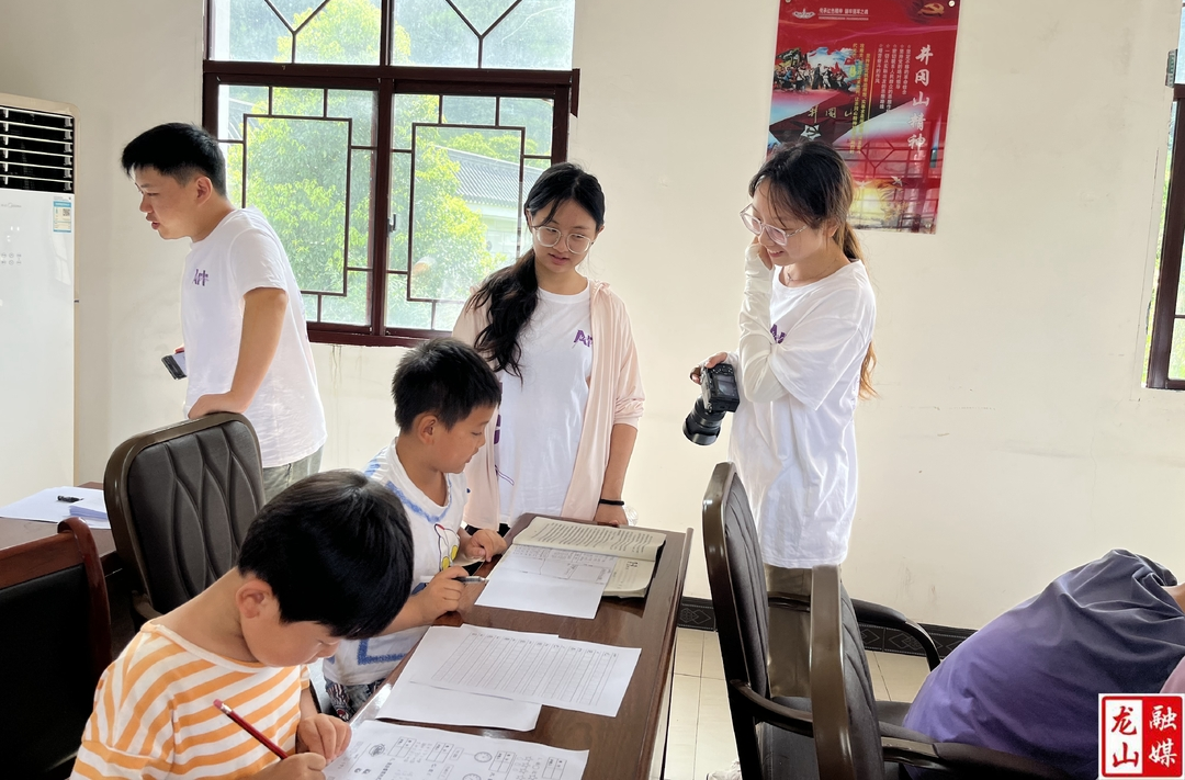 长沙理工大学志愿服务队伍走进农车镇