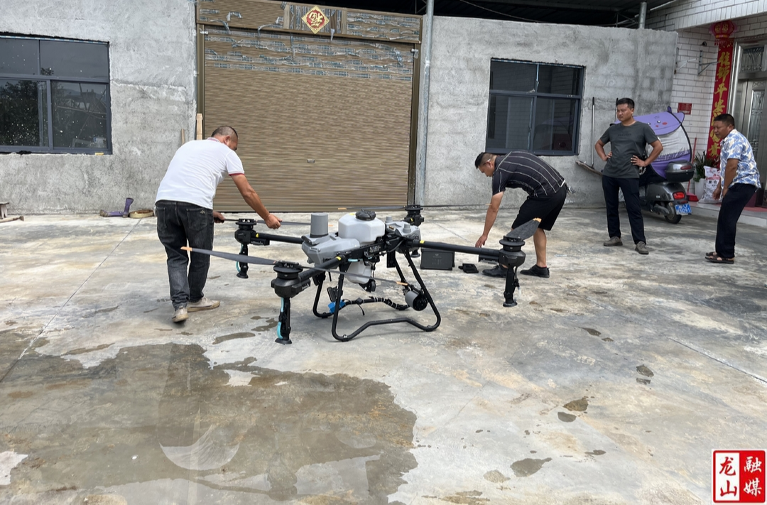 龙山县分批举办植保无人机实操培训