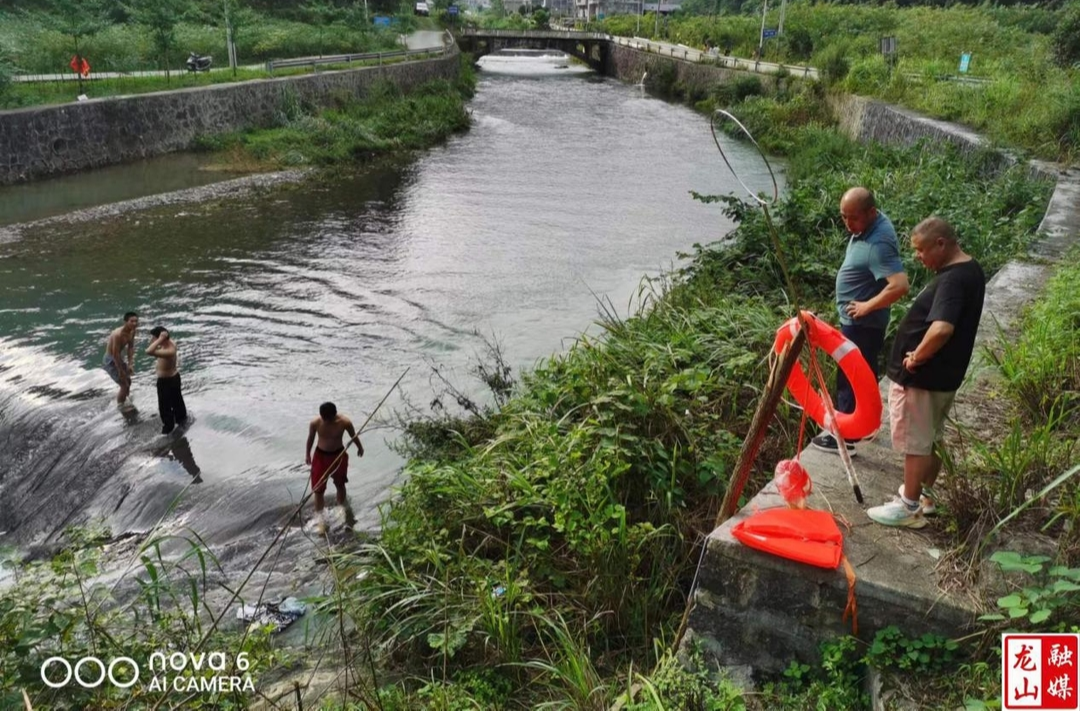 龙堰村开展夏季防溺水安全巡查工作