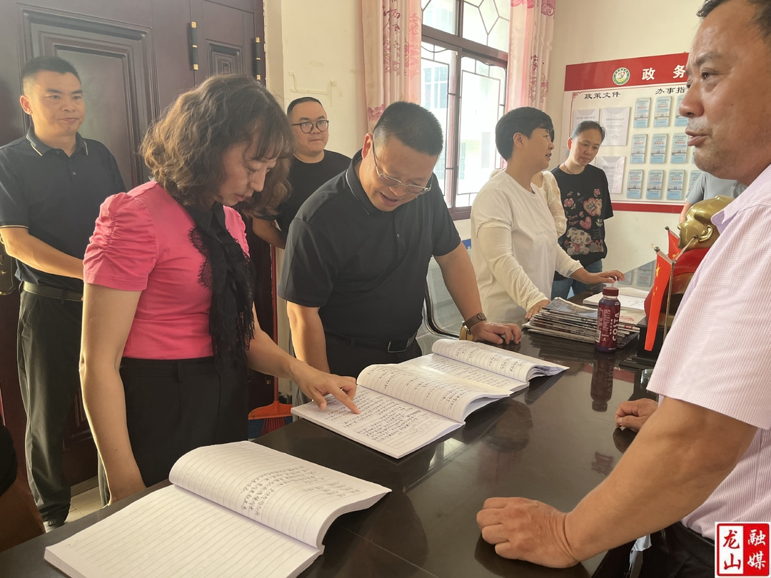 田世忠到咱果乡督查普法相关工作