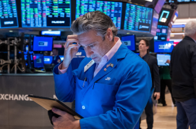 科技股遭抛售！美股七巨头一夜市值蒸发超5000亿美元