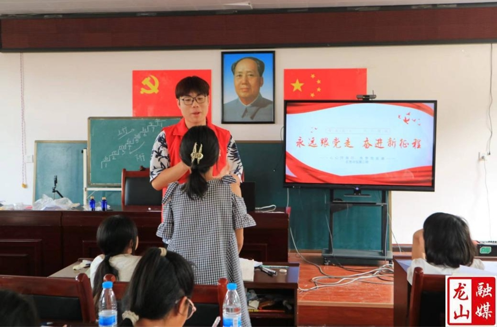 湖师大文学院暑期实践团开展红色论坛系列课程