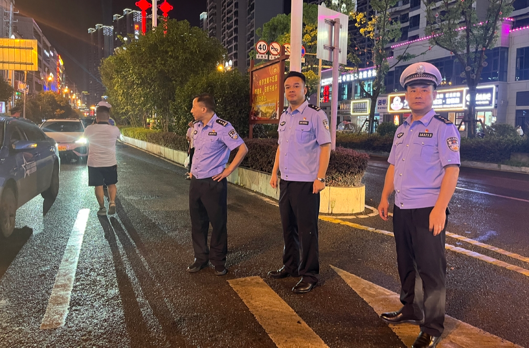 县公安局开展夏季交通安全专项整治统一行动