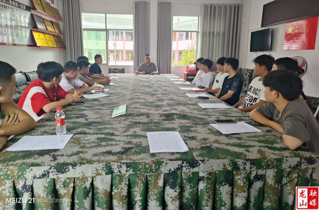 里耶镇扎实开展秋季征兵初审初检工作