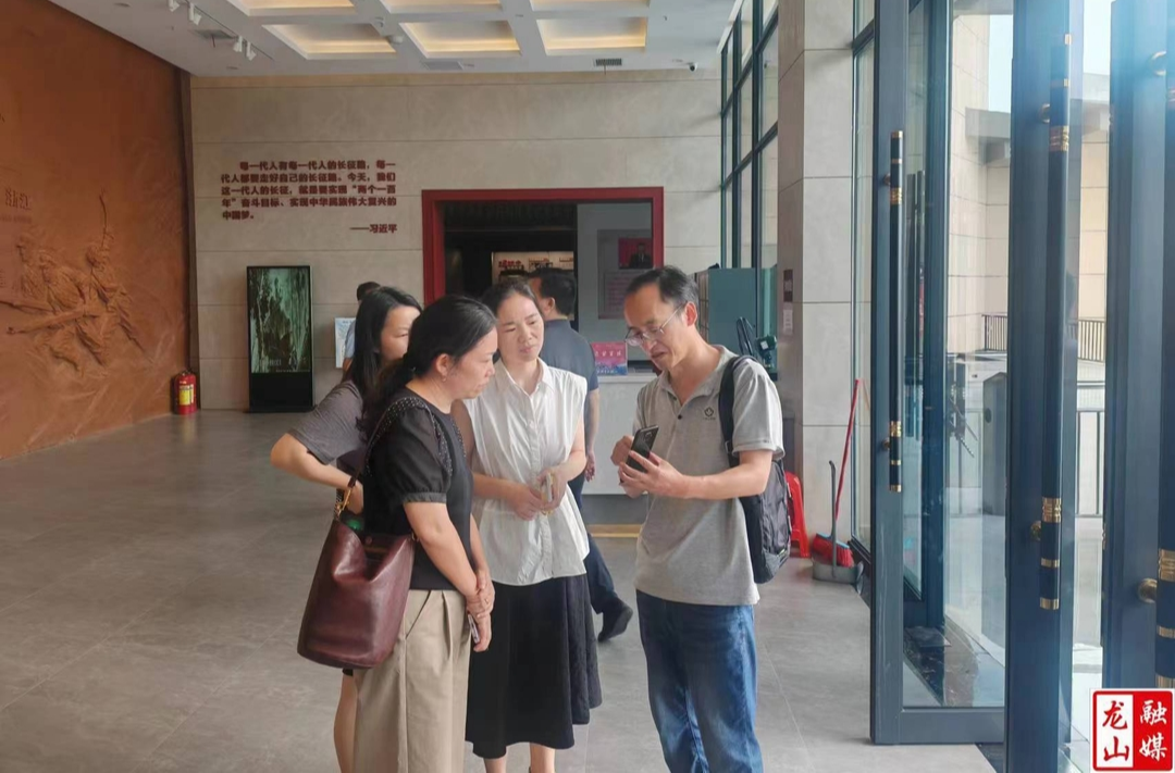 州人社局一行到茨岩塘景区调研社会保障卡应用情况