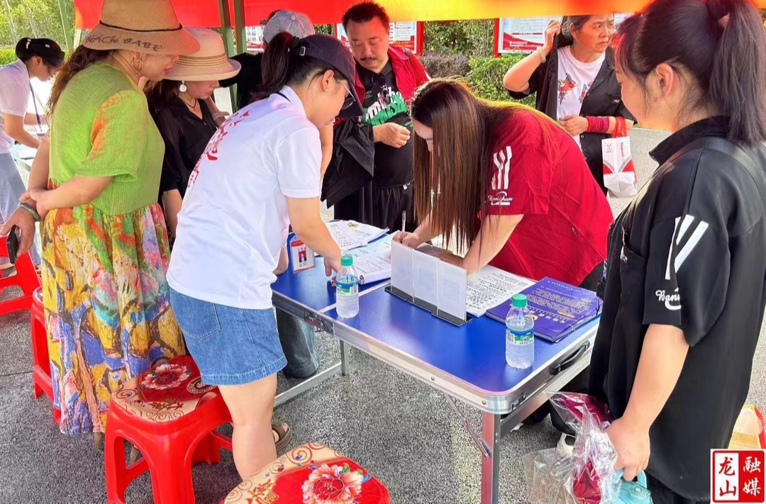 民安街道春景社区就业驿站8月“人才夜市招聘”举行