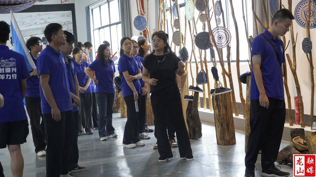 建行湘西州分行在龙山开展实践活动