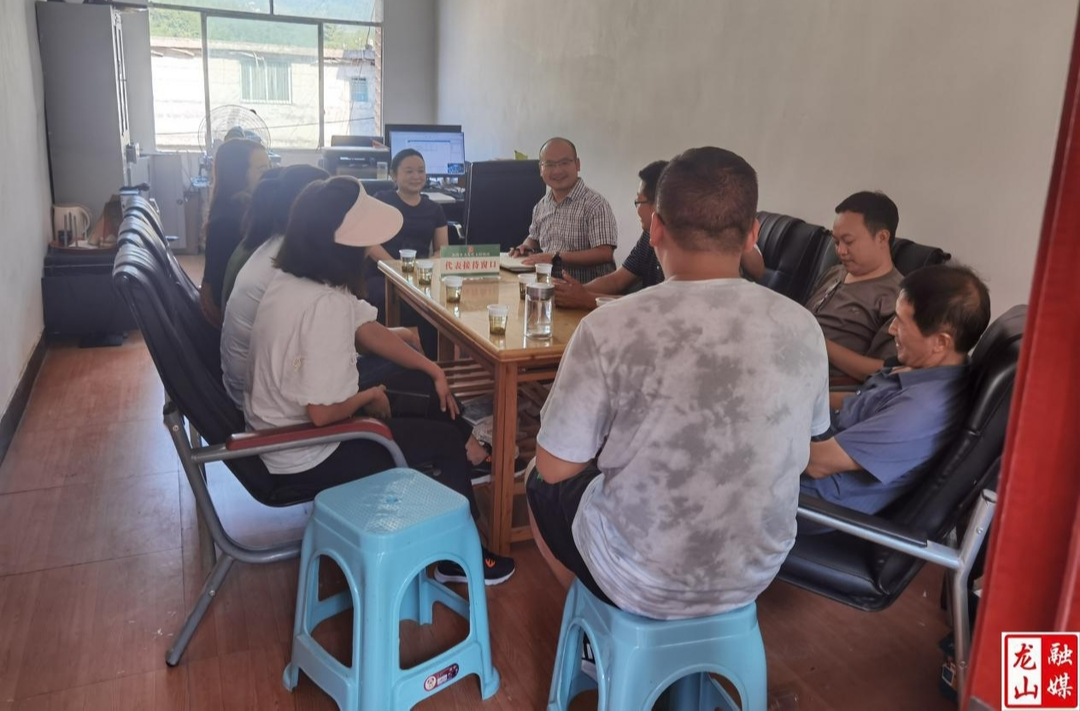 洛塔乡组织部分县乡两级人大代表座谈交流学习