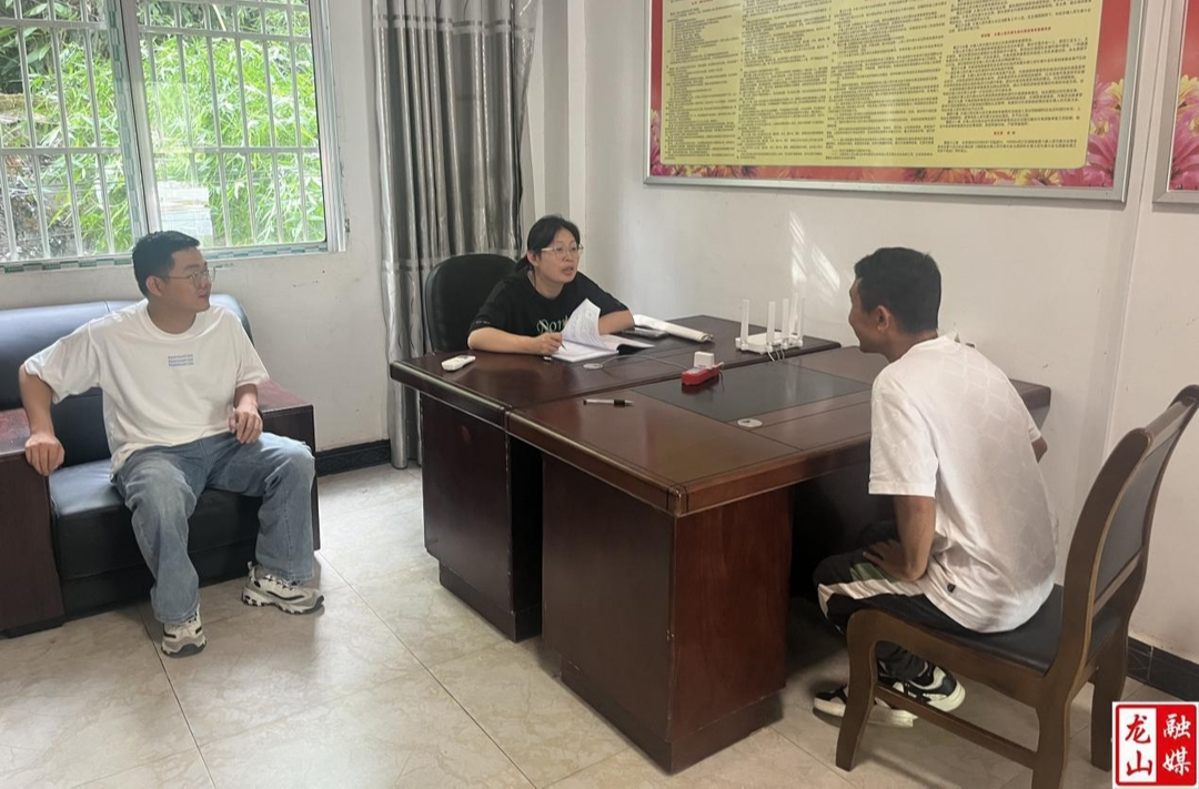 洗车河镇开展县人大代表进站及联系接待群众工作