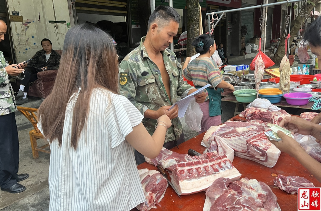 靛房镇开展动物调运法规政策知识宣传