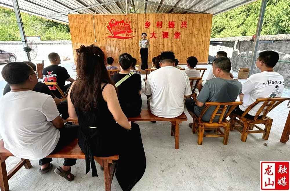 县退役军人事务局开展职工户外趣味活动