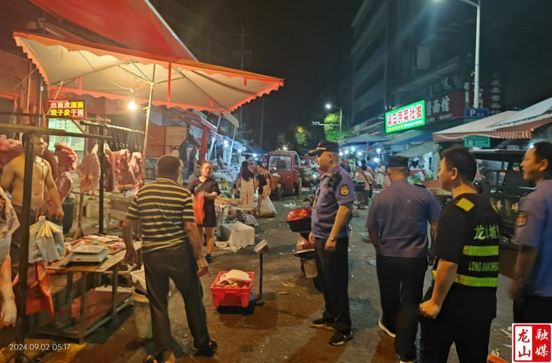 县城市管理和综合执法局开展城区市容环境整治行动