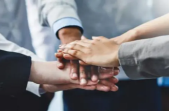 三湘时评丨登高向新，同向而行